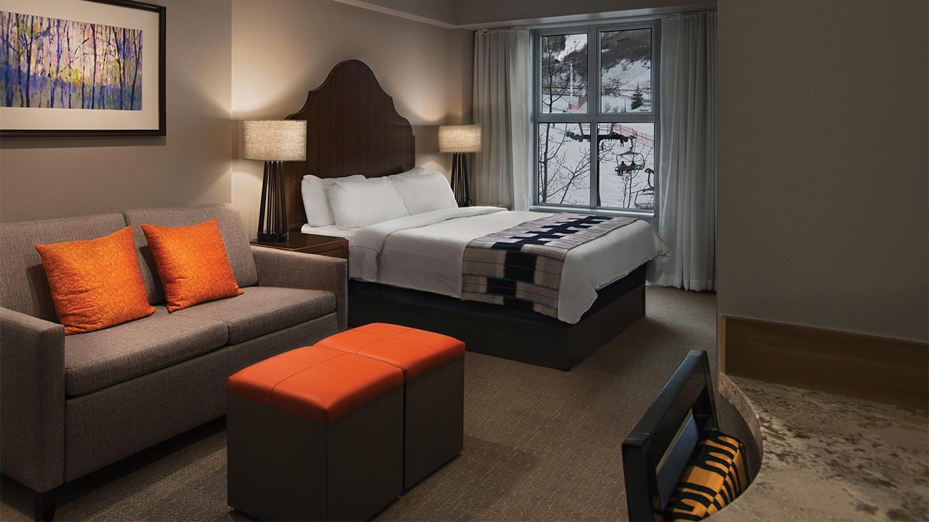 Guest Bedroom (2-Bedroom Villa)